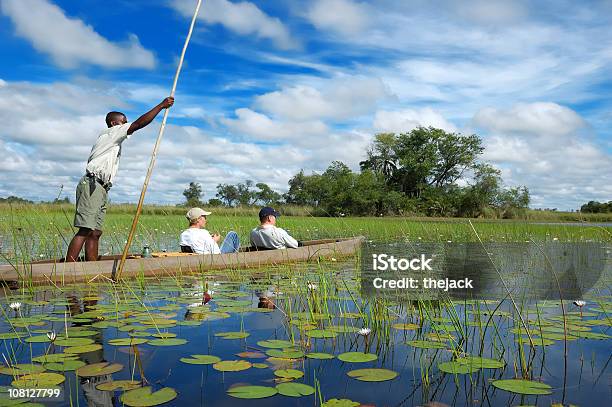 Foto de Mokoro e mais fotos de stock de Mokoro - Mokoro, Delta do Okavango, Botsuana