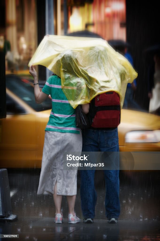 In в дождь - Стоковые фото Дождь роялти-фри