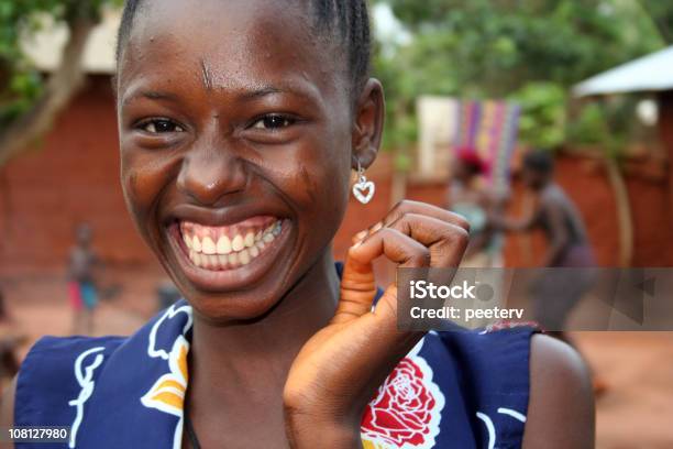Photo libre de droit de Souriant Fille Africaine banque d'images et plus d'images libres de droit de Bénin - Bénin, Cicatrice, Afrique