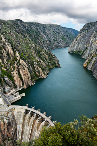 Water dam