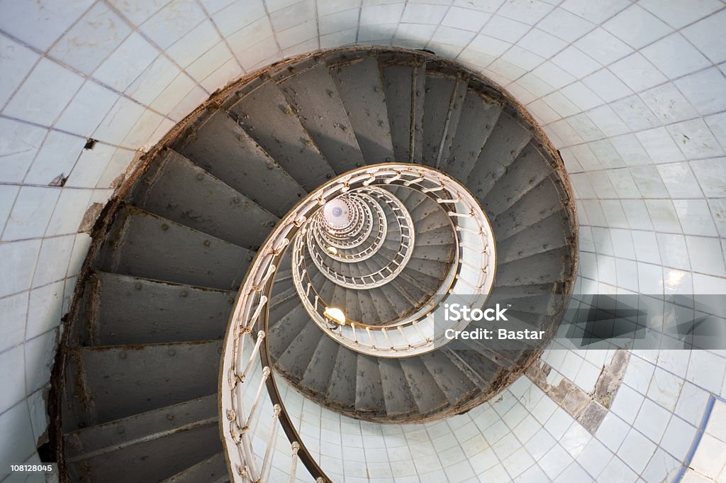 경기장에서 Spriral 계단 내부 단궤 하우스 - 로열티 프리 등대 스톡 사진