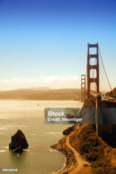 Golden Gate Bridge E Sulla Baia Di San Francisco - Fotografie stock e altre immagini di Golden Gate - Golden Gate, Ponte, Acciaio