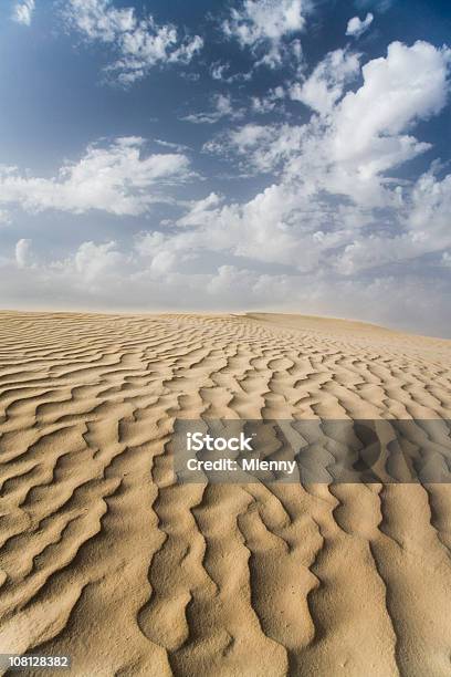 Paisaje Del Desierto Foto de stock y más banco de imágenes de Aire libre - Aire libre, Arabia, Arena