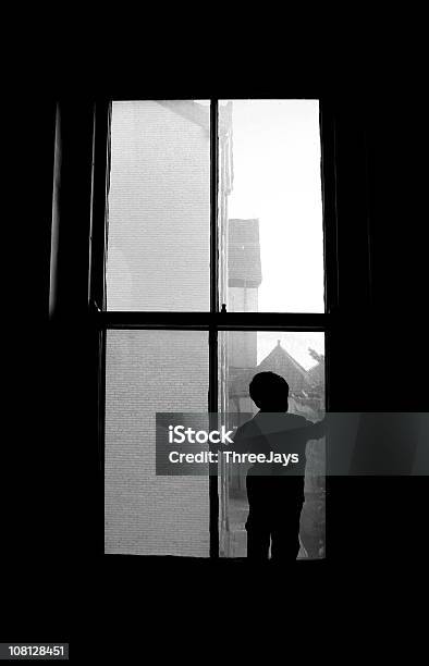 Dolor De Ventana Foto de stock y más banco de imágenes de Niño - Niño, Tristeza, Niño pequeño