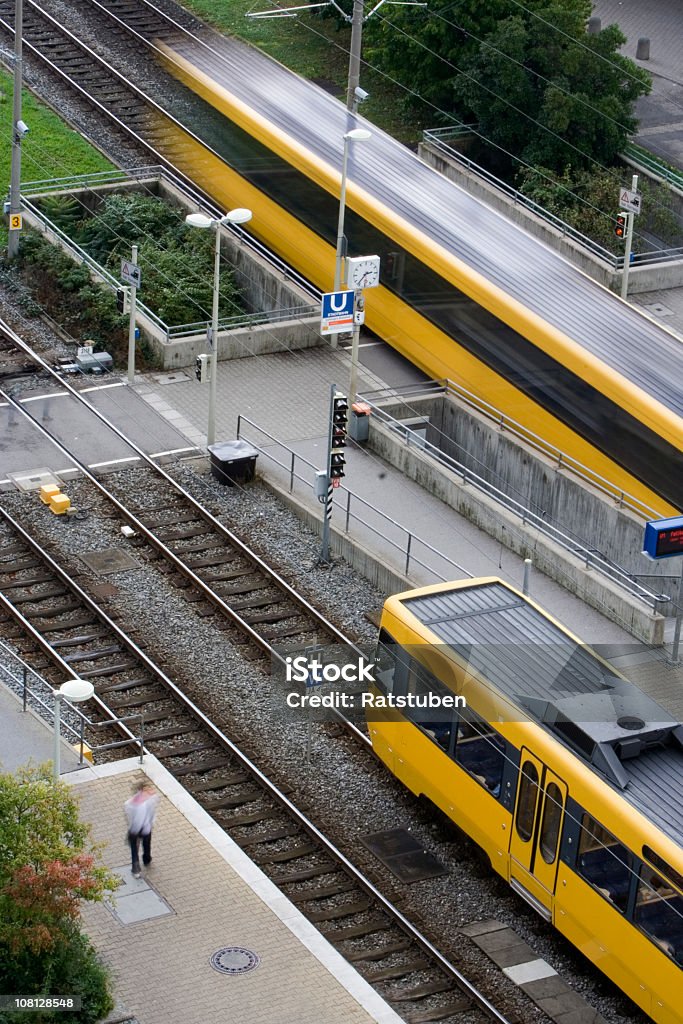 列車は - バスのロイヤリティフリーストックフォト