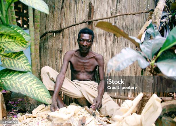 Vecchio Uomo Africano - Fotografie stock e altre immagini di Benin - Benin, Lavoro d'intaglio, Scultura