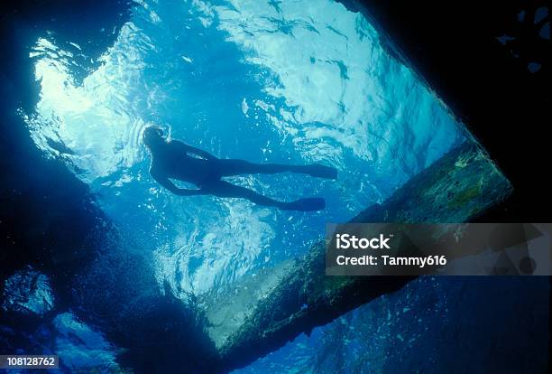 Taucher Erkunden Shipwreck Stockfoto und mehr Bilder von Bahamas - Bahamas, Schwimmen, Abenteuer