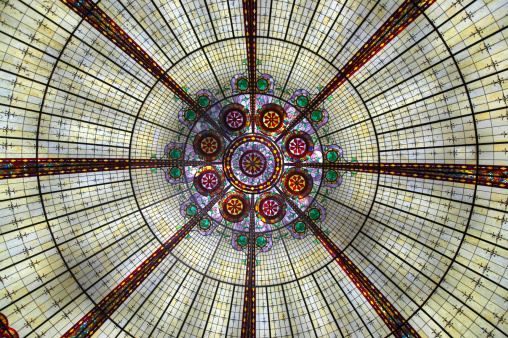 Pattern of arched ceiling of Paris's Arc de Triomphe is drawn in gray ink with symmetrical squares and flower patterns on them.