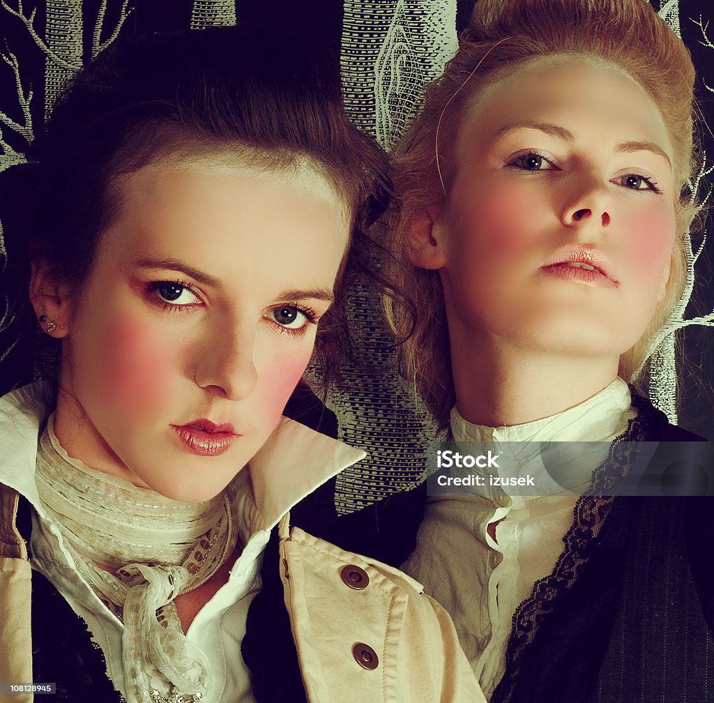 ビクトリア朝時代の 2 人の若い女性のポートレート - 演劇のロイヤリティフリーストックフォト