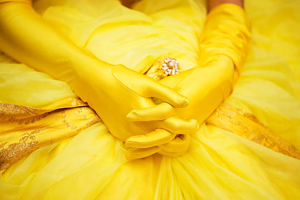 Woman dressed in epoch with yellow gloves 