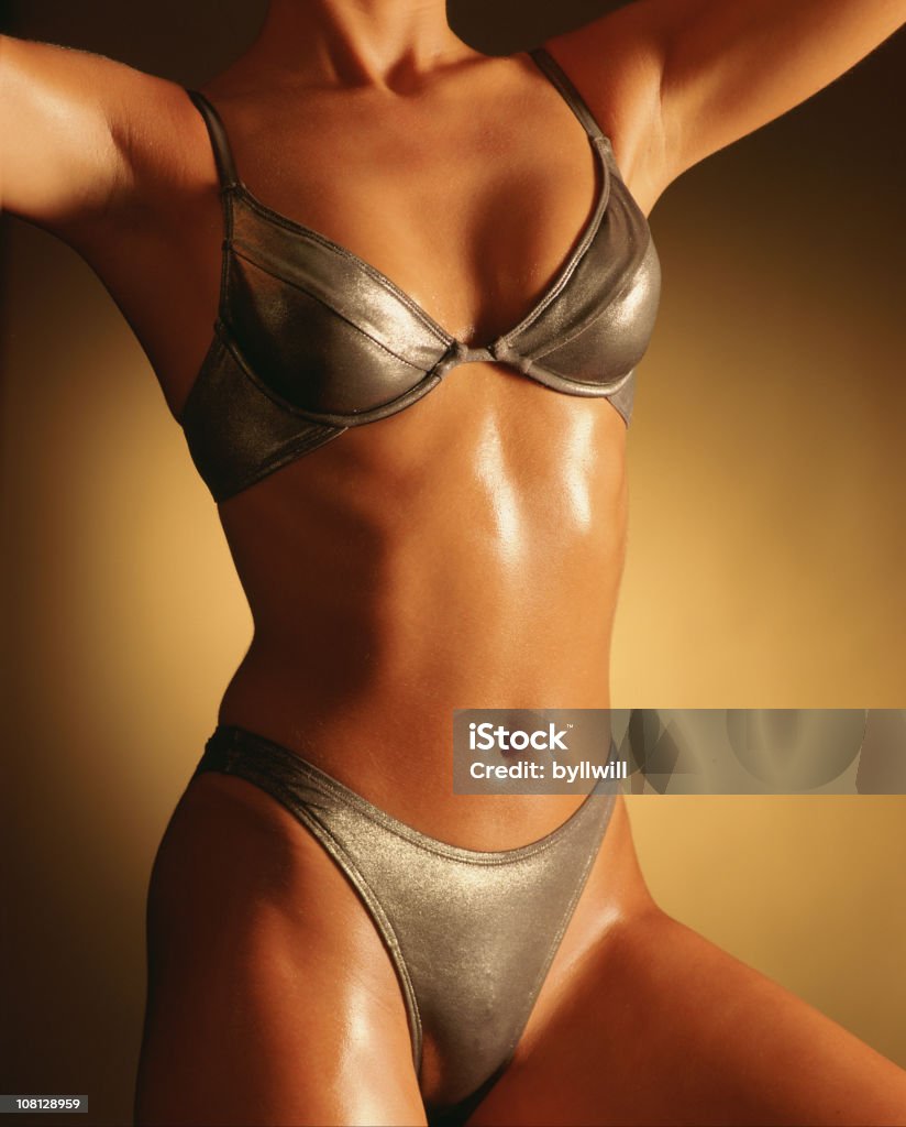 Muscular Jovem mulher vestindo Fato-de-Prata - Royalty-free Seio Foto de stock
