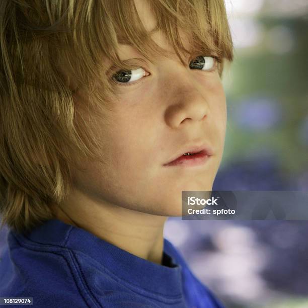 Photo libre de droit de Garçon banque d'images et plus d'images libres de droit de 10-11 ans - 10-11 ans, Carré - Composition, Cheveux blonds