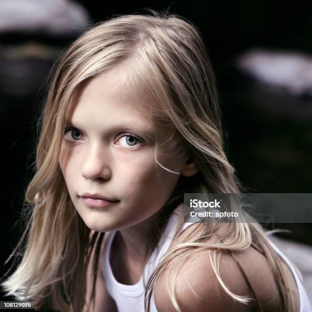 Mädchen Stockfoto und mehr Bilder von 10-11 Jahre - 10-11 Jahre, Blick in die Kamera, Blondes Haar