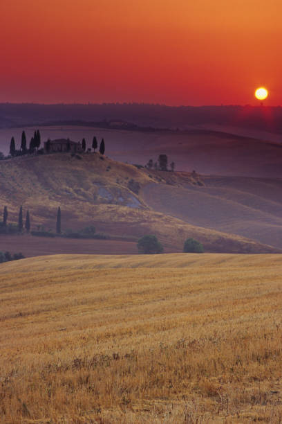 istock Sunrise in Tuscany, Italy 108129187