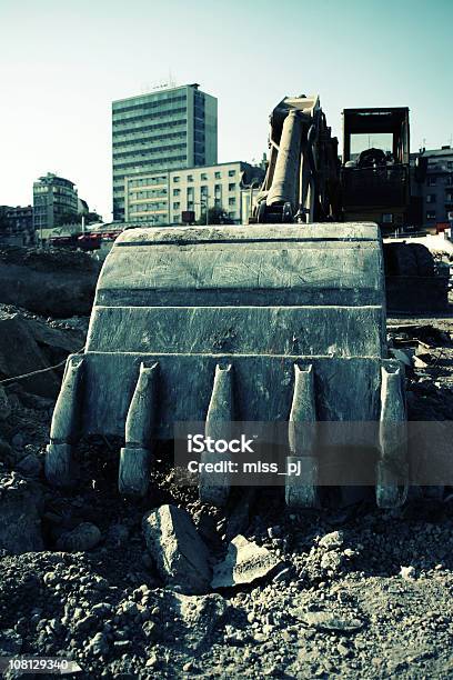 Foto de Cavar Excavator e mais fotos de stock de Amontoamento - Amontoamento, Arruinado, Buldôzer