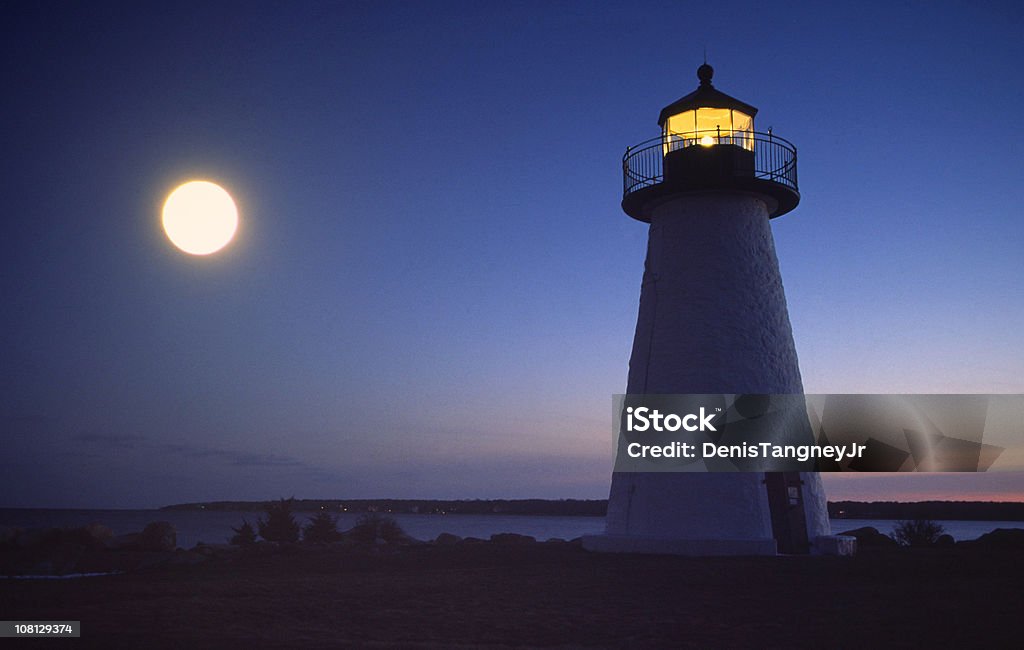 Vollmond über Lighthouse - Lizenzfrei Leuchtturm Stock-Foto
