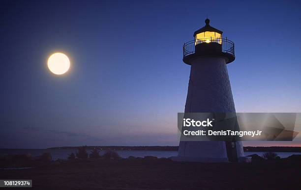 Vollmond Über Lighthouse Stockfoto und mehr Bilder von Leuchtturm - Leuchtturm, Nacht, Funkfeuer