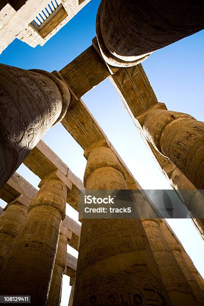 Colunas De Karnak Templo De Luxor Egito - Fotografias de stock e mais imagens de Ao Ar Livre - Ao Ar Livre, Apoiar, Apoio