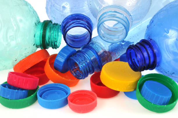 les bouteilles et bouchons sv plastique - water bottle cap bildbanksfoton och bilder