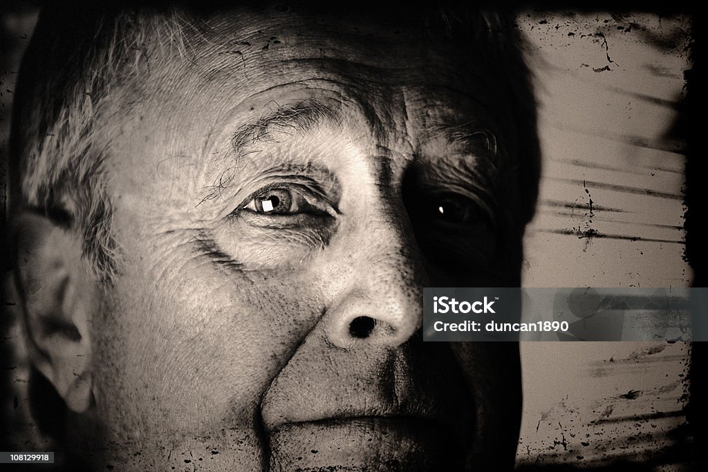 Пожилой мужчина - Стоковые фото Стиль нуар роялти-фри