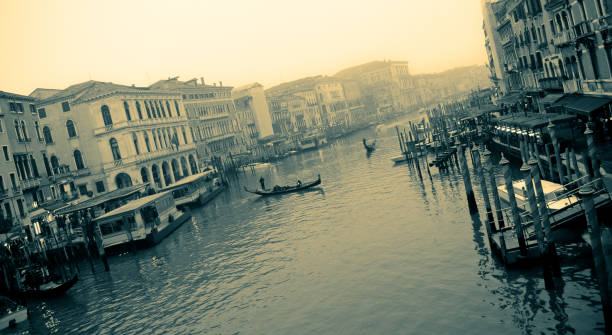 O Grand Canal em Veneza, sépia - foto de acervo