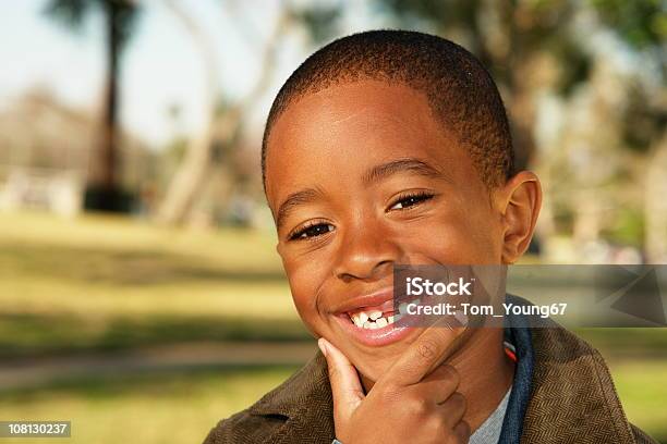 Niño Sonriente Horizontal Foto de stock y más banco de imágenes de Africano-americano - Africano-americano, Cara humana, Niño