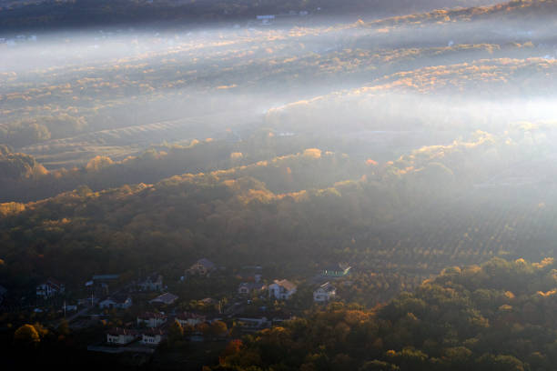 Blick auf nebligen Luftbild Drohne mit urbanen Szene – Foto