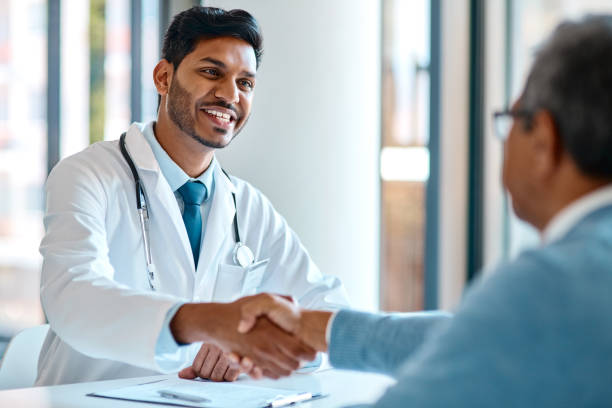 giving him the all clear - doctor patient greeting talking imagens e fotografias de stock