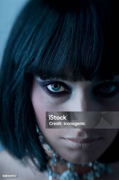 Junge Frau Stockfoto und mehr Bilder von Attraktive Frau - Attraktive Frau, Blau, Blaue Augen