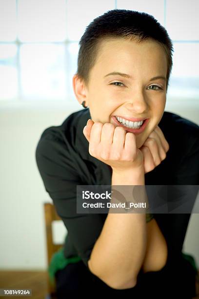 Foto de Retrato De Jovem Sorridente e mais fotos de stock de Adulto - Adulto, Autoconfiança, Beleza