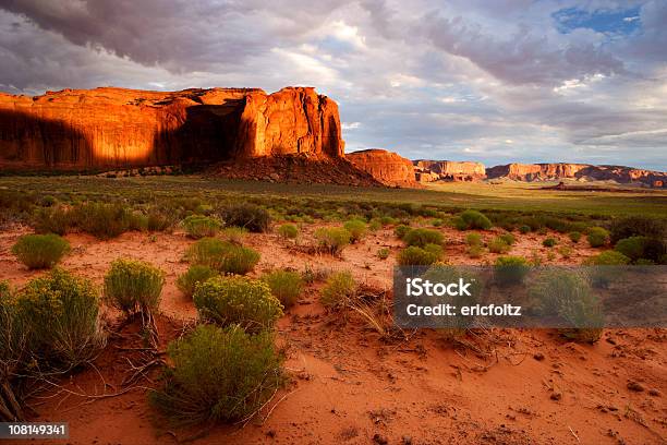 Red Rock Krajobraz Pustyni Kanion - zdjęcia stockowe i więcej obrazów Bez ludzi - Bez ludzi, Chmura, Dolina