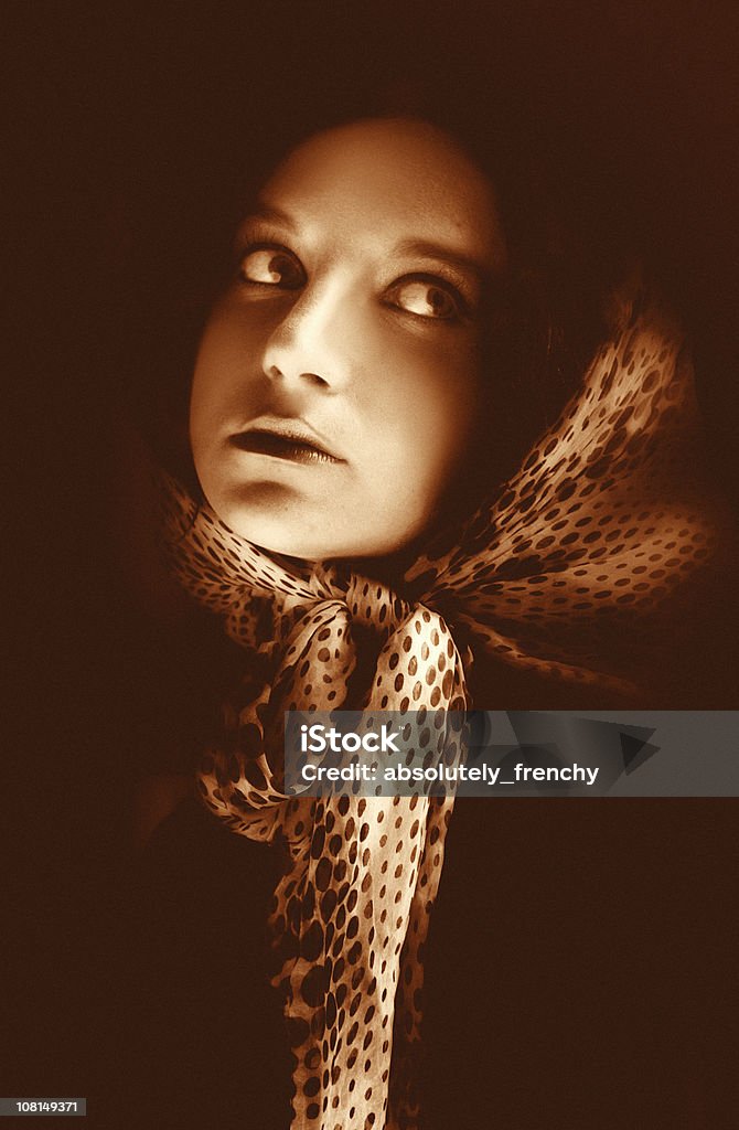 Sepia Porträt der jungen Frau mit Schal - Lizenzfrei Alt Stock-Foto