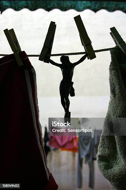 Jesus Cristo Ornamento No Varal De Roupa - Fotografias de stock e mais imagens de Ateísmo - Ateísmo, Jesus Cristo, Estatueta