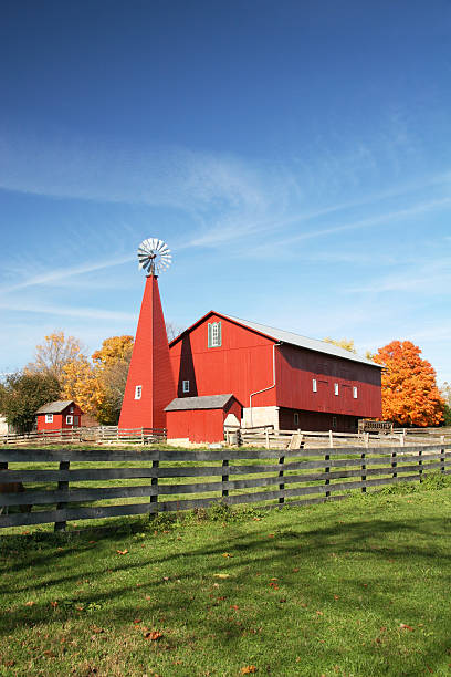 historyczne barn scena 2, huber heights, dayton, ohio - farm ohio barn rural scene zdjęcia i obrazy z banku zdjęć