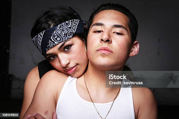 Horizontale Porträt Hispanische Paar Stockfoto und mehr Bilder von Freundschaft - Freundschaft, Blick in die Kamera, Halskette