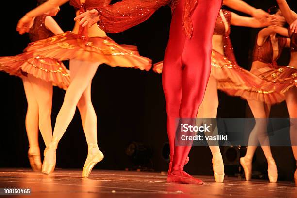 Photo libre de droit de Danseuses De Ballet banque d'images et plus d'images libres de droit de Art du spectacle - Art du spectacle, Théâtre, Adulte