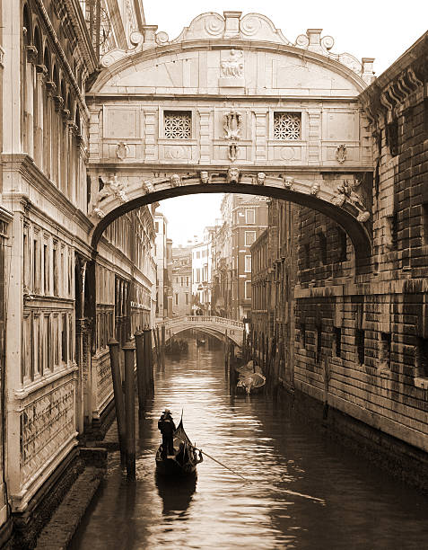 Gondola na Most Westchnień, Sepia – zdjęcie