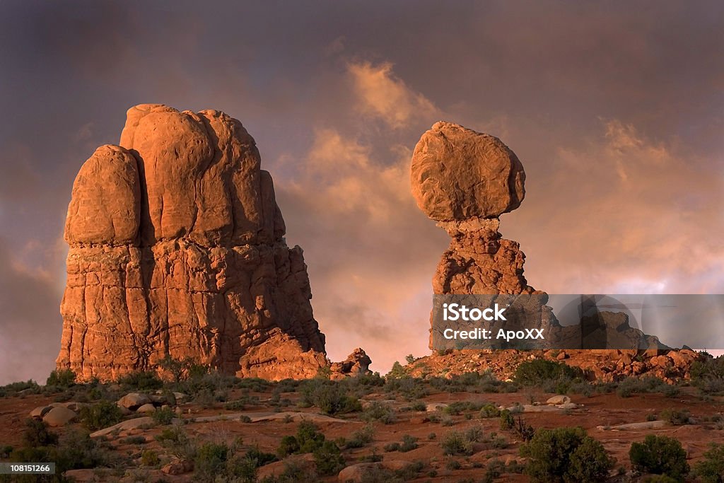 Deserto formações rochosas no Parque Nacional de Arches ao pôr do sol - Royalty-free Anoitecer Foto de stock