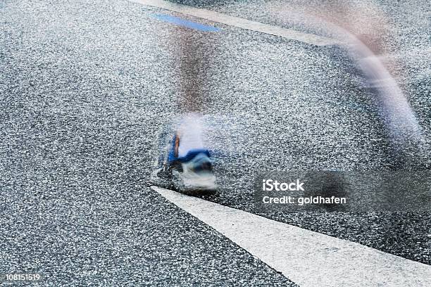 Borrão De Movimento Do Atleta De Pernas Na Estrada - Fotografias de stock e mais imagens de Olympia - Estado de Washington - Olympia - Estado de Washington, Sucesso, Ténis - Calçado Desportivo