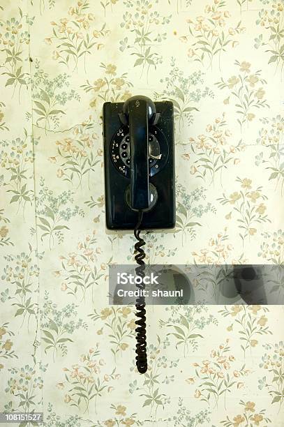 Telefono Retrò Rotante - Fotografie stock e altre immagini di Muro - Muro, Telefono, Stile retrò