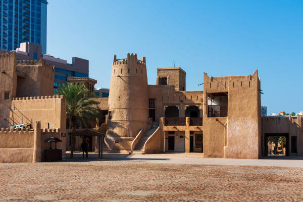 museu de ajman, mostrando a história e a tradição dos emirados árabes unidos - east dubai middle built structure - fotografias e filmes do acervo