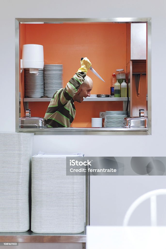 Chefkoch mit Messer über Kopf in Küche - Lizenzfrei Aggression Stock-Foto