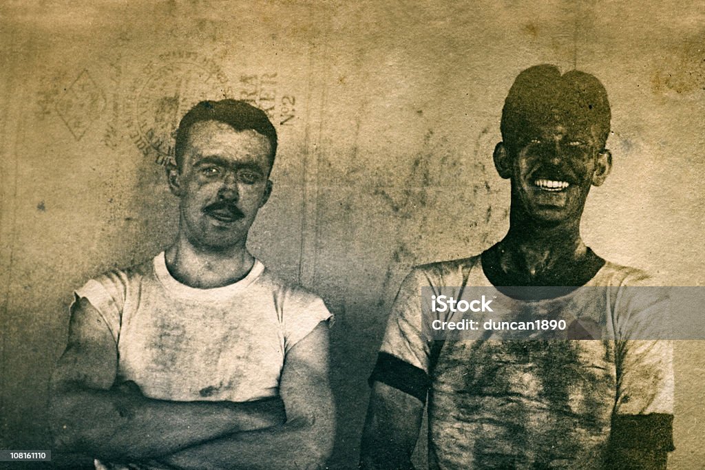 Retrato de duas jovens homens coberto de sujeira, antigo - Foto de stock de 25-30 Anos royalty-free