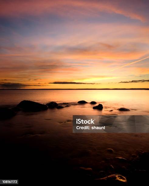 Genialny Zachód Słońca - zdjęcia stockowe i więcej obrazów Bez ludzi - Bez ludzi, Chmura, Długie naświetlanie
