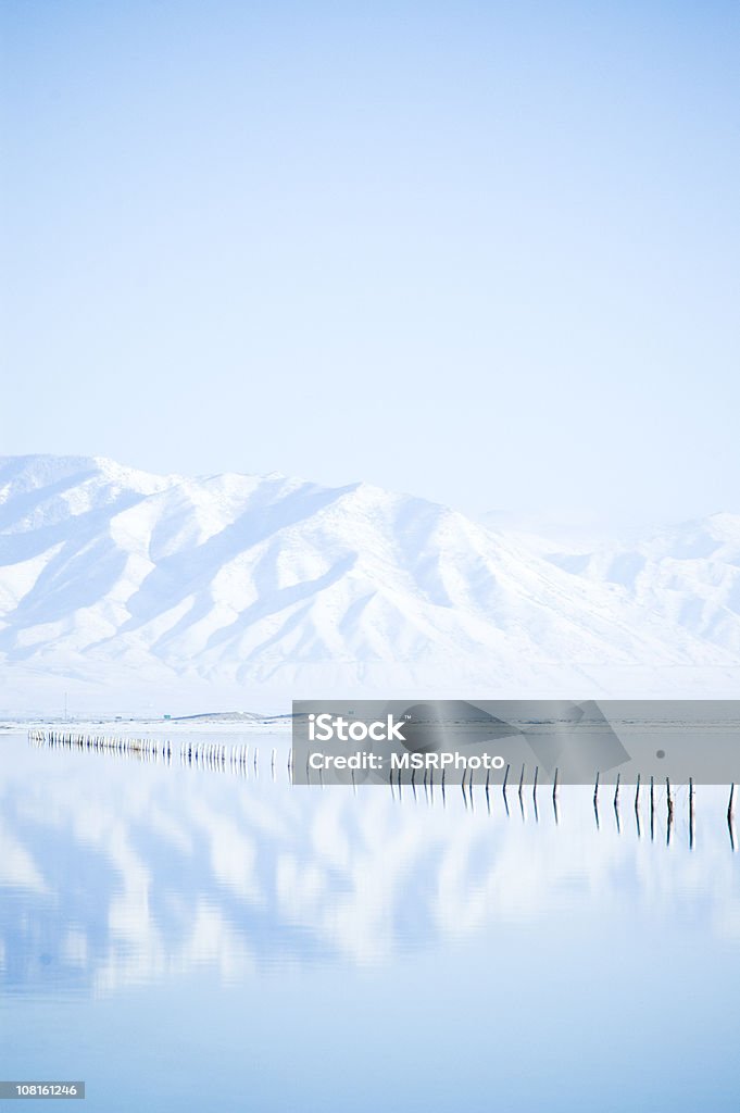 Reflejo de las montañas nival - Foto de stock de Nieve libre de derechos