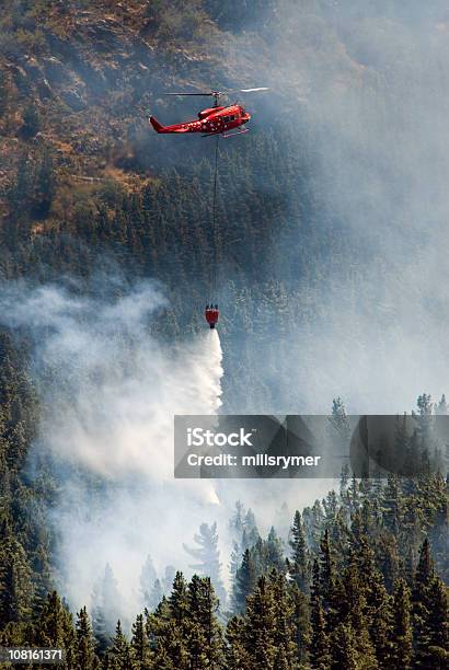 Acqua Goccia - Fotografie stock e altre immagini di Incendio boschivo - Incendio boschivo, Elicottero, Distante