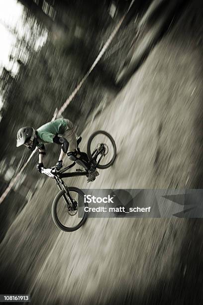 Hill Mountainbiken Stockfoto und mehr Bilder von Baum - Baum, Bewegung, Bewegungsunschärfe