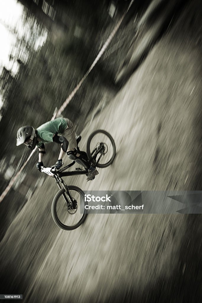 Baixo Hill Andar de Bicicleta de Montanha - Royalty-free A caminho Foto de stock