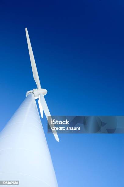 風力タービン - ローアングルのストックフォトや画像を多数ご用意 - ローアングル, 風力発電機, カラー画像