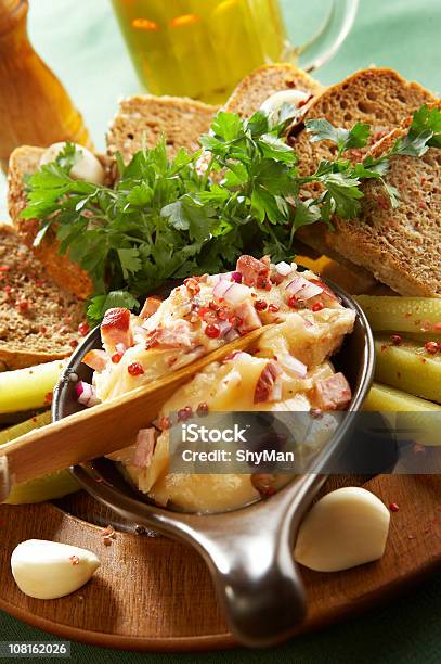 Pane Con Lardo - Fotografie stock e altre immagini di Lardo - Lardo, Aglio - Alliacee, Alimentazione non salutare